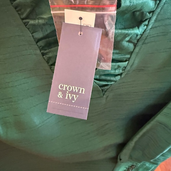 Crown & Ivy Hunter Green Top, Size Small
CHIC HOLIDAY ATTIRE!!! - Picture 2 of 12